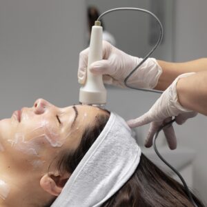 Radiofrecuencia fraccionada facial con activos europeos